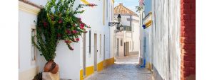 sunny_algarve_alley_portugal