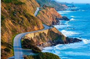 Paisagem com mar e montanhas no extremo sul da Califórnia 